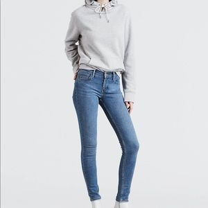 LEVI SUPER SKINNY JEANS😍